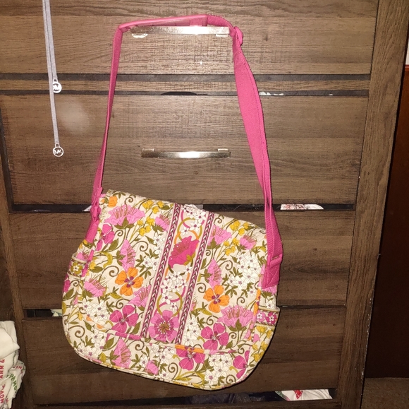 Vera Bradley Handbags - VERA BRADLEY Floral large mail bag